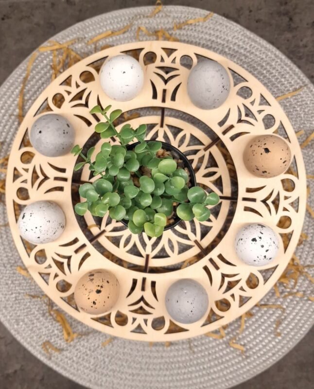 Medinis velykinių kiaušinių laikiklis stovas