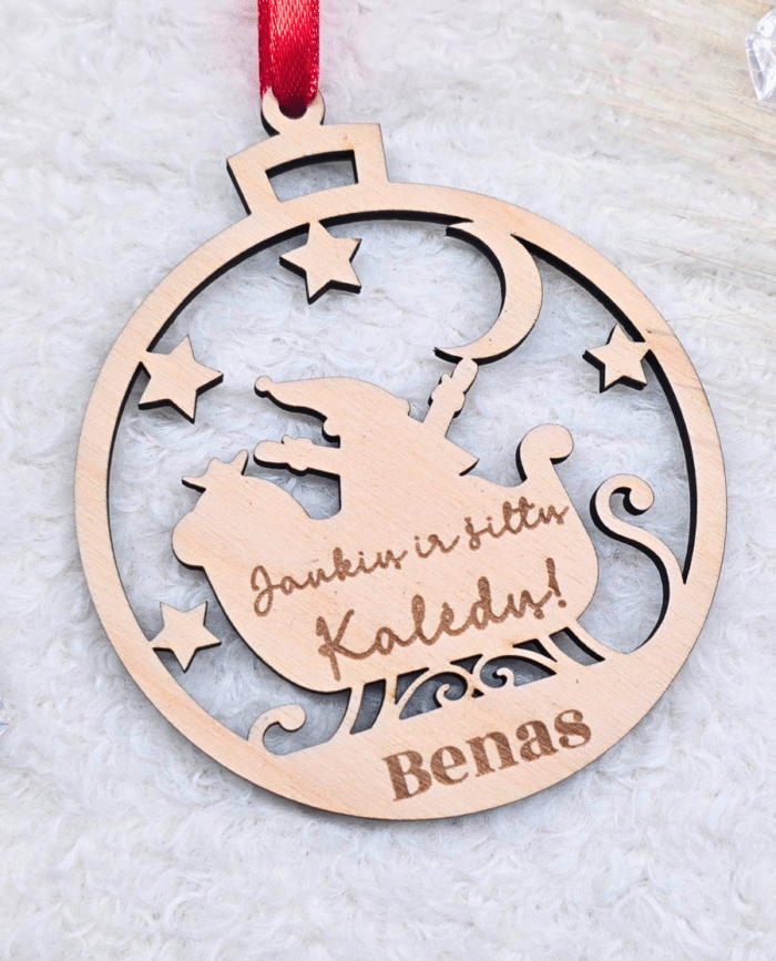 Kalėdiniai mediniai eglutės ornamentai su vardu