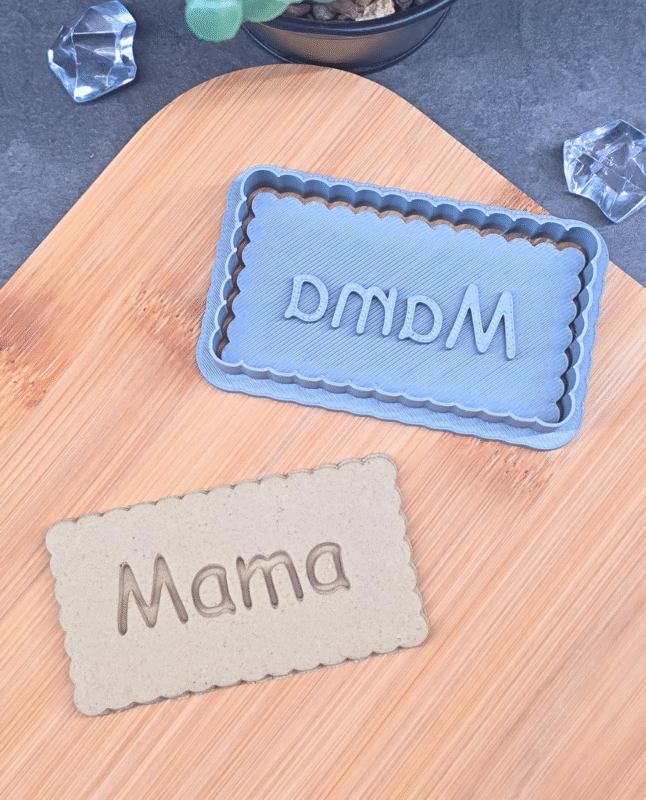 Cookie mould with "Mama" inscription