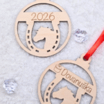 Kalėdiniai eglutės žaisliukai su vardu ar logo Arklys